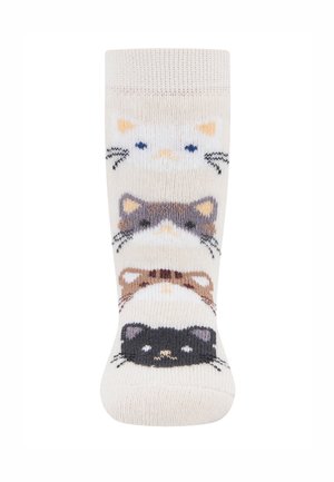 Strickknöchelsocke in hellem Beige mit einem Muster von vier Cartoon-Katzen in verschiedenen Farben: weiß, braun, grau und schwarz.
