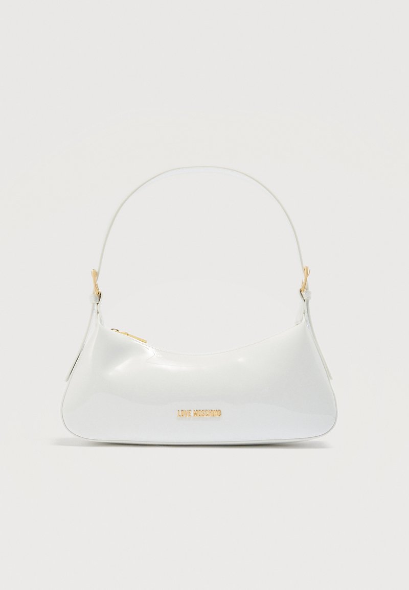 Λευκή τσάντα ώμου από δέρμα με λουστρίνι, με χρυσό λογότυπο "Love Moschino" και κλείσιμο με φερμουάρ, που διαθέτει έναν μόνο καμπυλωτό ιμάντα.