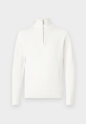 Bílá žebrovaná pletená svetr s dlouhými rukávy a polozipem ve vysokém límci, zobrazený na světlem pozadí.