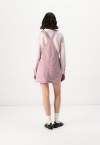 Tommy Jeans DUNGAREE DRESS  - Rochie de zi - valley grape