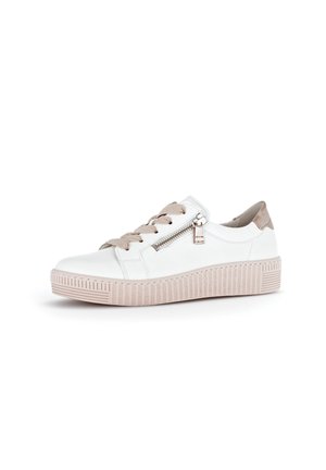 Weiße Leder-Sneaker mit hellbeigen Akzenten, seitlichem Reißverschluss und strukturiertem rosa Gummisohle. Die Schnürsenkel sind hellbeige.