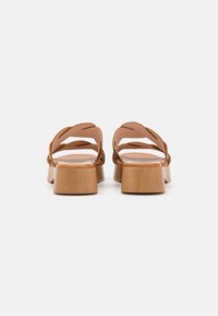 WONDERS Sabots - brown