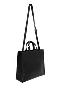Czarna skórzana torba typu tote o strukturalnym kształcie. Posiada dwa górne uchwyty oraz regulowany pasek na ramię. Gładka tekstura, minimalistyczny design.