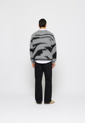 Rangs 1: Burocs - MONOCHROME - Džemperis