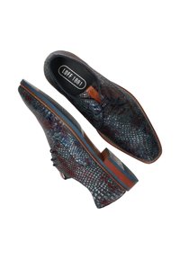 Chaussures habillées pour hommes avec texture en cuir de serpent noire, bleue et rouge, semelle en cuir, design à lacets, et étiquette « LOFF 1881 » à l'intérieur.