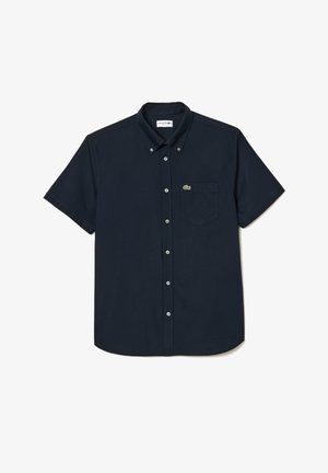 Navyblauwe kortekorte mouw knoopsluiting shirt met een klassiek kraag, een borstzak en een klein groen krokodillenlogo. Glad fabric textuur.