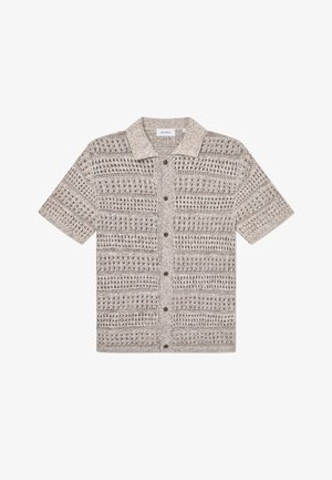 Žalias trumpomis rankovėmis megztinis, pagamintas smėlio ir rudos spalvų derinys, su apykakle, mygtukų uždarymu ir tekstūruota dryžuota raštą.