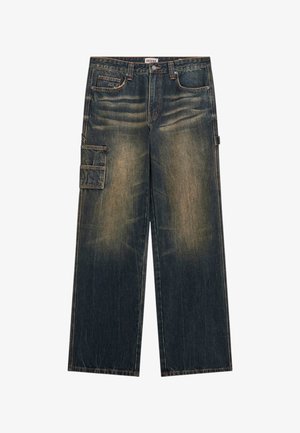 Wijd uitlopende cargobroek van donkerblauwe denim, met vervaagde accenten, twee zijzakken en een label op de tailleband.
