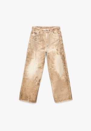 Pantaloni beige in velluto a coste a gamba larga con dettagli consumati e toppe sbiadite, caratterizzati da cinque tasche e chiusura con bottone.