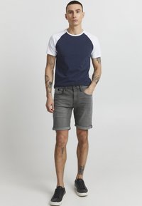 11 Project PRNIAS REGULAR FIT - Jeansshorts - denim grey