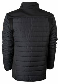 Schwarze isolierte Jacke mit gepolstertem Material, hohem Kragen und glatten Seitenpaneelen mit subtilen Nahtdetails.
