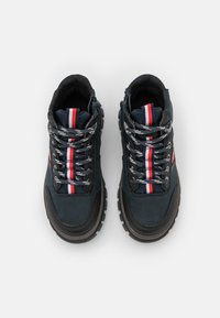 Tommy Hilfiger Šněrovací kotníkové boty - dark blue
