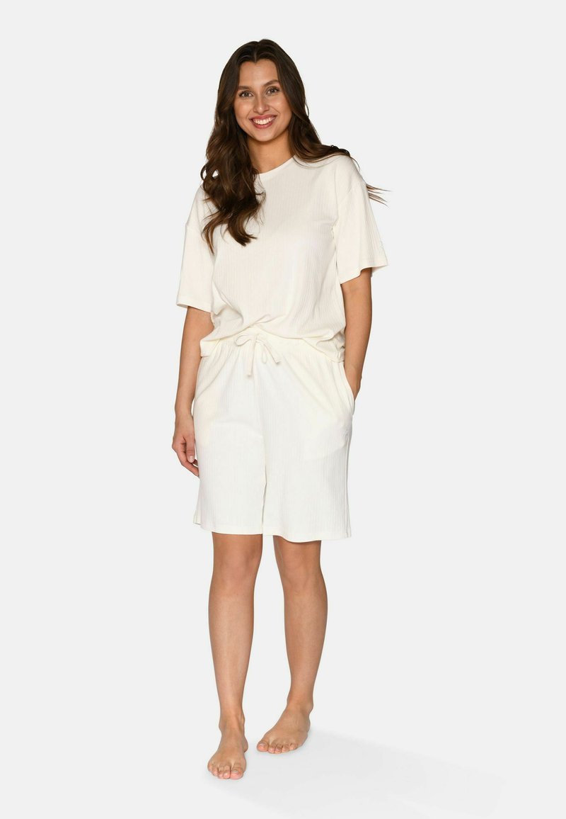 Light beige short-sleeve top and matching shorts made of ribbed fabric, featuring an elastic waist, drawstring, and side pockets.