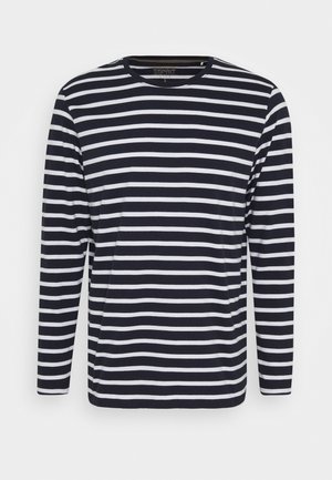 Heren shirt met lange mouwen en een ronde hals, met zwart-witte horizontale strepen, afgebeeld tegen een effen witte achtergrond.