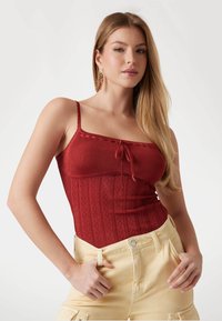 Guess Top - rot