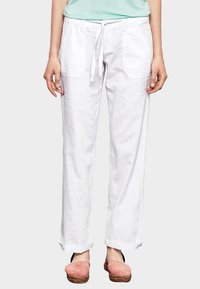 Pantalons larges en lin blanc avec une taille élastique et un cordon de serrage. Comprend deux poches avant et une coupe décontractée au niveau des chevilles.