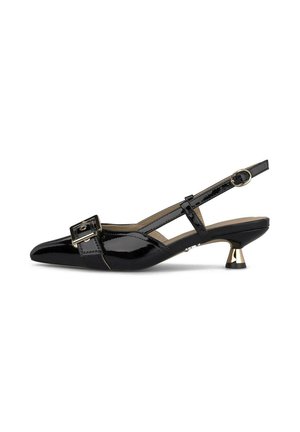 Zapato de tacón pequeño tipo slingback de charol negro con punta puntiaguda, hebilla decorativa y detalles dorados en la correa y el tacón.