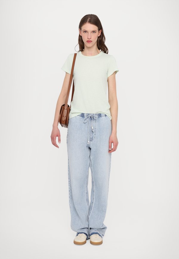 ULTRA FEATHERWEIGHT LOGAN BEACH PANT - Relaxed fit jeans - kierra2