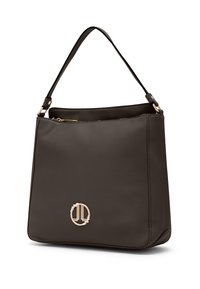 Borsa a tracolla in pelle marrone con superficie texturizzata, dettaglio logo circolare in tono oro e una singola tracolla. Chiusura con cerniera nella parte superiore.