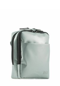 Borsa a tracolla compatta di colore grigio chiaro, con due scomparti con zip e una tasca frontale a giorno, realizzata in tessuto liscio e resistente.