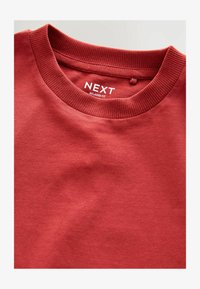 Kijelölve, rust red