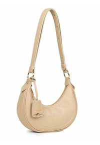 Borsa in stile hobo in morbida pelle beige con una silhouette curva, tracolla regolabile e hardware in tonalità oro. Presenta una zip laterale e un'etichetta con il logo.