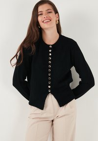 Unselected, black