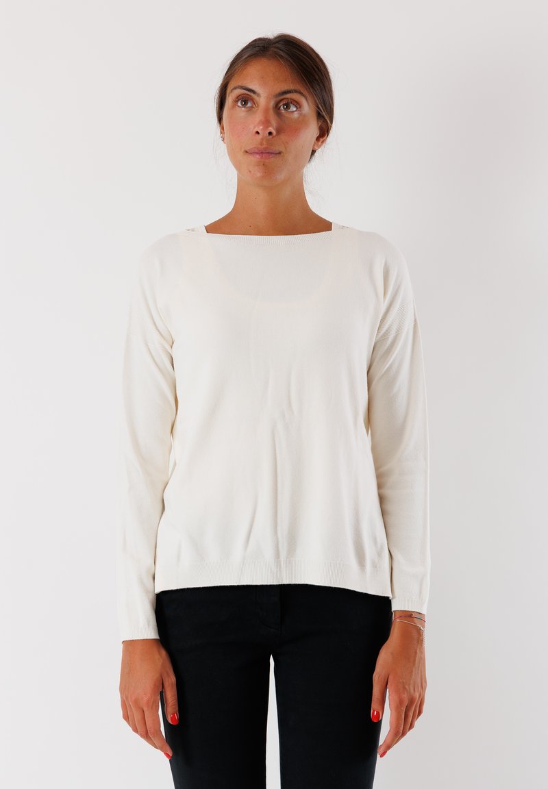 Maglione beige a maniche lunghe con scollatura quadrata e texture a costine. Il capo ha una vestibilità comoda ed è realizzato in tessuto morbido.