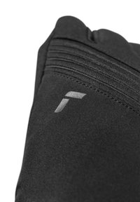 Schwarze Sportshorts mit einem eleganten Design, featuring horizontale Nähte und ein dezentes Logo an der Seite, hergestellt aus leichtem, strukturiertem Stoff.