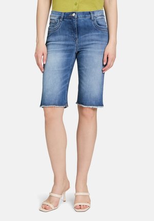 MIT AUFGESETZTEN TASCHEN - Shorts di jeans - light blue denim
