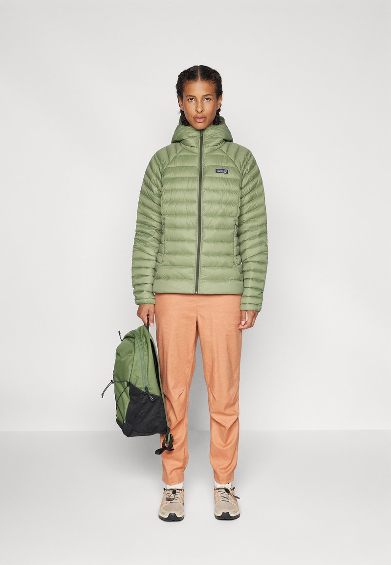 Patagonia DOWN SWEATER HOODY - Down jacket - terrain green/green 