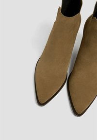 PULL&BEAR Tronchetti - sand