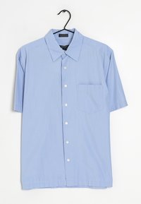 Kortärmad ljusblå skjorta i mjukt tyg med knäppning fram, krage, en bröstficka och avslappnad passform.