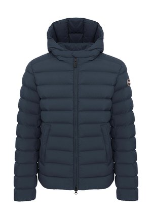 Marineblaue gesteppte Jacke mit horizontaler Steppung, Frontreißverschluss, angenähter Kapuze, Seitentaschen und Logo-Patch am linken Ärmel.