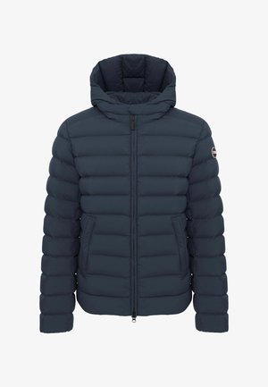 Marineblaue gesteppte Jacke mit horizontaler Steppung, Frontreißverschluss, angenähter Kapuze, Seitentaschen und Logo-Patch am linken Ärmel.