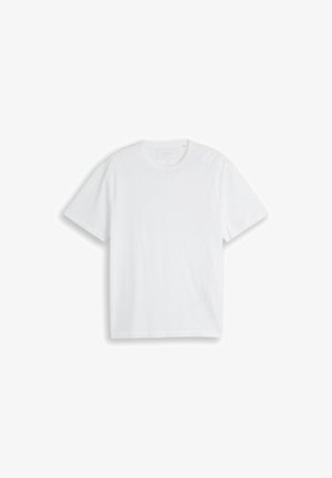 Einfaches weißes T-Shirt mit kurzen Ärmeln und Rundhalsausschnitt, flach auf einem weißen Hintergrund ausgelegt.