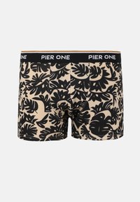 Beige boxershorts med fedt sort tropisk bladmønster og sort linning med hvid "PIER ONE"-branding.