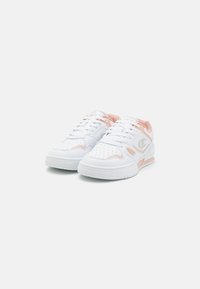 Champion POINT LOW TECH - Chaussures de basket - white/pink