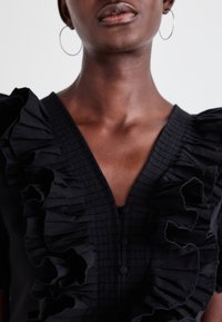 YAS YASRUNA RUFFLE DRESS  - Koktailové šaty/večierkové šaty - black