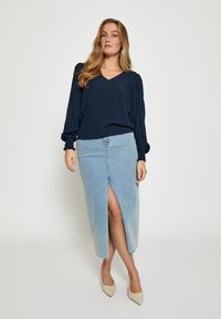 Minus ANINE V-NECK  - Blouse - sky captain