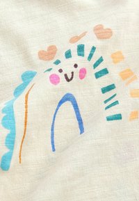 Next SCALLOP-REGULAR FIT - Tricou cu imprimeu - ecru rainbow