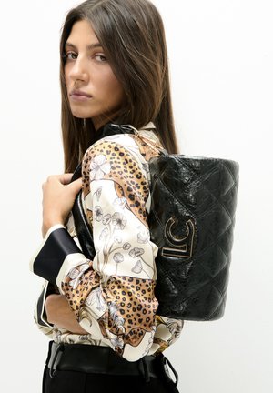 LOLA CASADEMUNT, WOMEN - Bolso de mano - black
