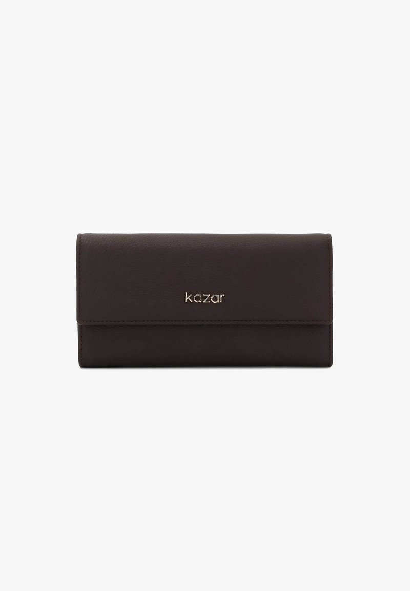 Portofel din piele maro închis, cu o textură netedă, având un design pliabil și un subtil logo auriu "kazar" pe față.