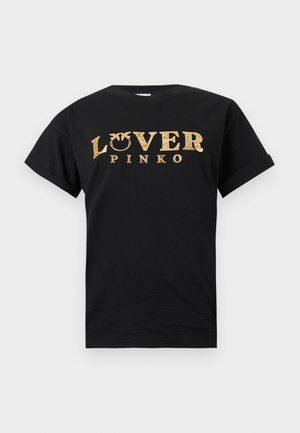 Crna pamučna majica s kratkim rukavima koji su odvrnuti, s izrazitim zlatnim natpisom "LOVER PINKO" i malim grafičkim dizajnom iznad natpisa.