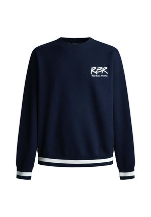Tumesinine kampsun, mis on valmistatud kudumiskangast, valgete aktsentidega varrukatel ja äärel, rinnal "RBR Red Bull Racing" logo.