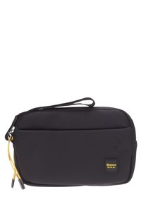 Borsa nera con zip realizzata in morbido tessuto, dotata di un bracciale, una tasca frontale e dettagli gialli sui tiranti della zip.