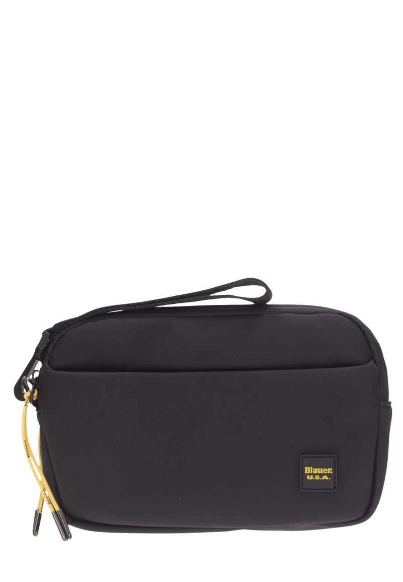 Borsa nera con zip realizzata in morbido tessuto, dotata di un bracciale, una tasca frontale e dettagli gialli sui tiranti della zip.