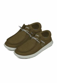 Braune Stoff-Slipper mit grauen elastischen Schnürsenkeln, rund zulaufender Spitze und Kontrastnähten. Leichte Schaumsohle mit dezentem Markenlogo.