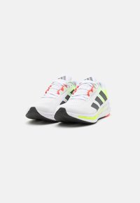 adidas Performance QUESTAR - Laufschuh Straße - footwear white/grey five/lucid lemon