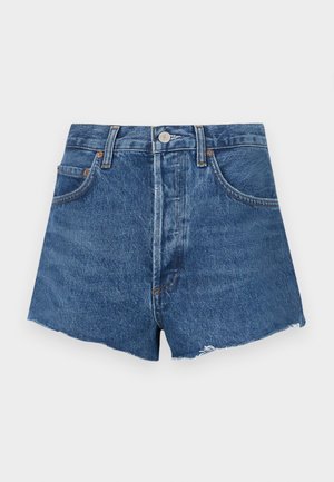 Shorts in denim di blu medio con orlo sfrangiato, dotati di tasche frontali e chiusura a bottone. Tessuto pesante con leggera scoloritura.